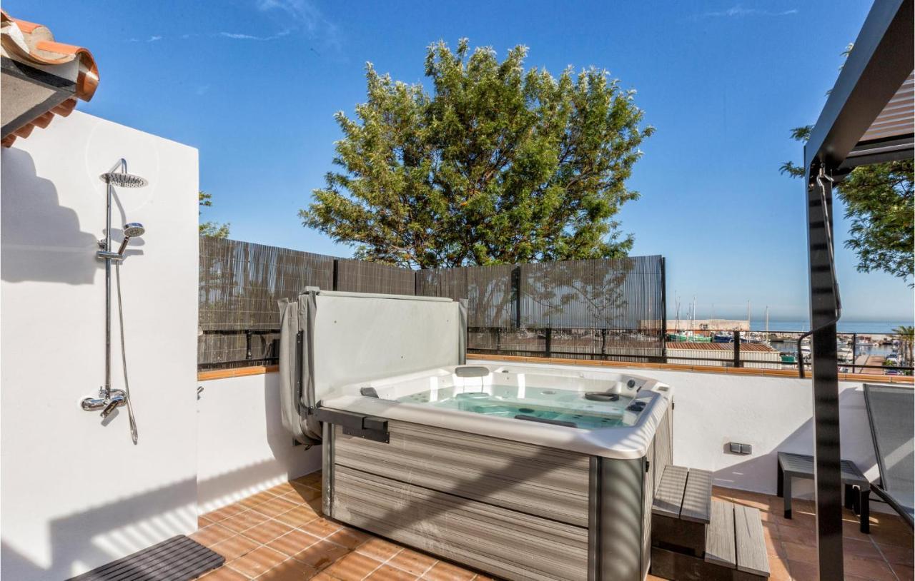 Gorgeous Home In Marbella With Kitchen Bagian luar foto