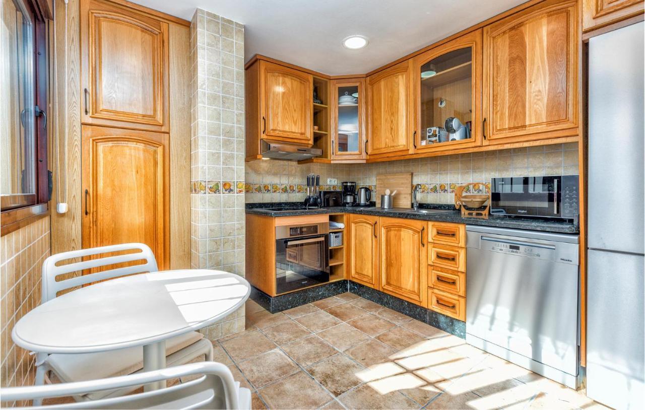 Gorgeous Home In Marbella With Kitchen Bagian luar foto